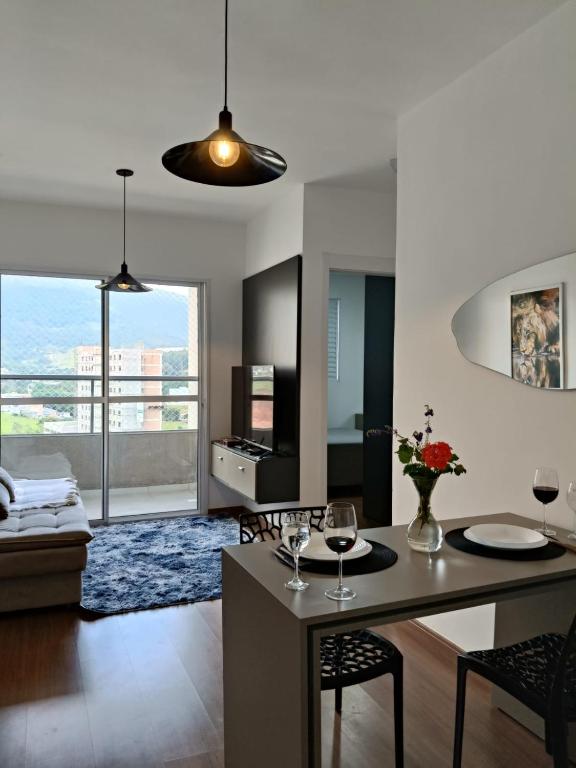 a living room with a table with wine glasses on it at Céu da Mantiqueira - Staffy House Extrema in Extrema