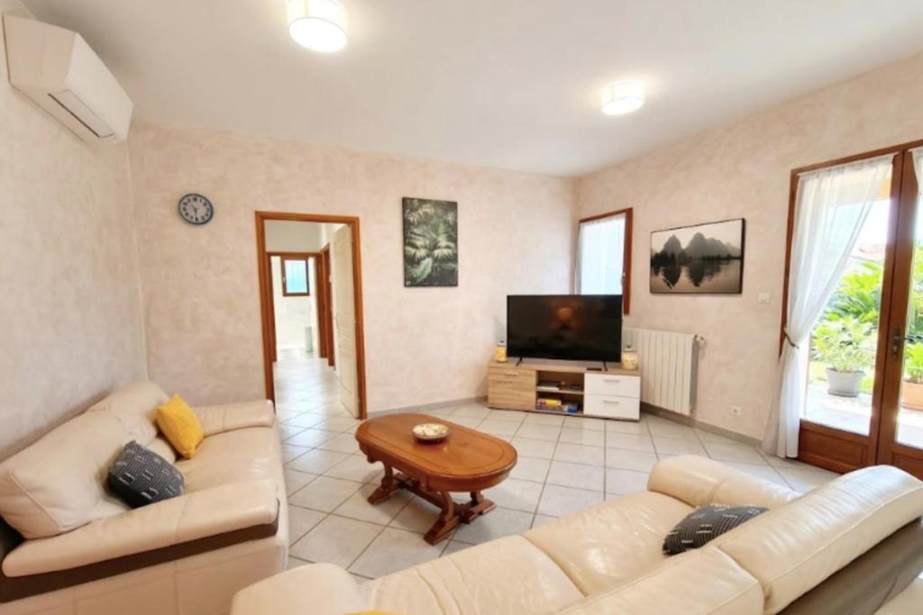 Charming house with terrace and view in Appietto - Casa De Vacaciones