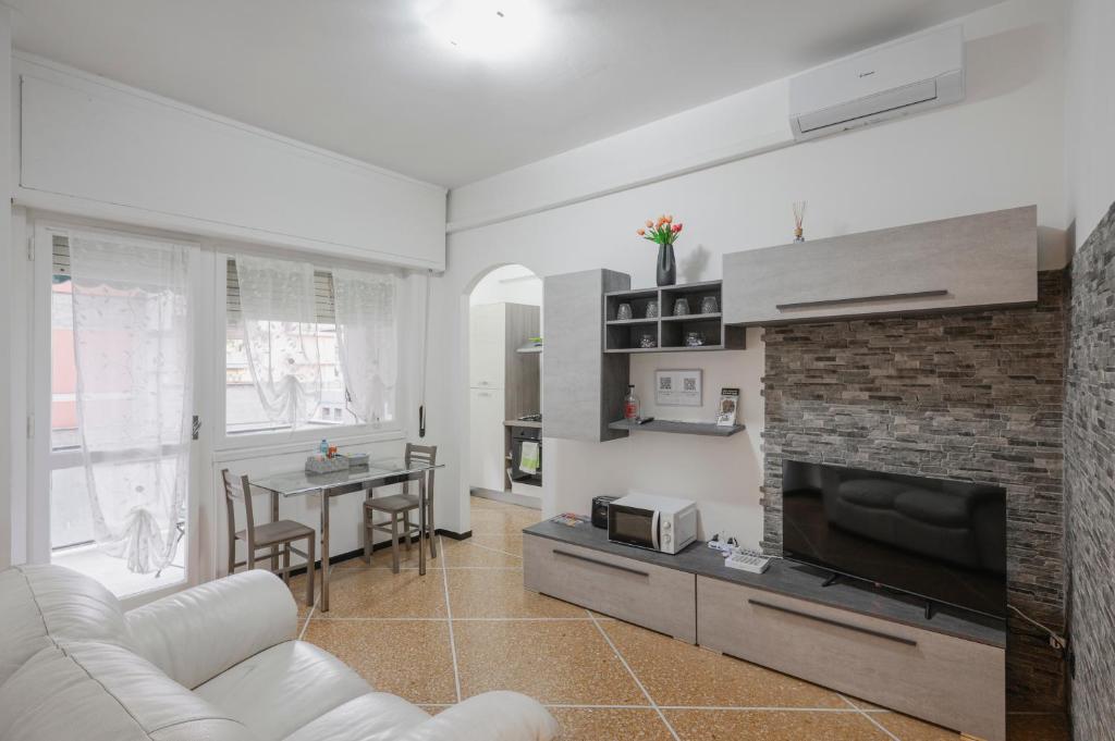 a living room with a white couch and a fireplace at Casa Vacanze MaRoSa - Rapallo, Bixio in Rapallo