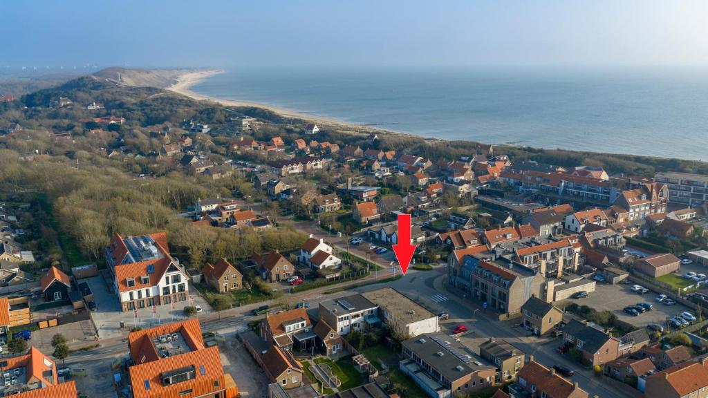 an aerial view of a city with a red arrow at Ooststraat 21 in Zoutelande