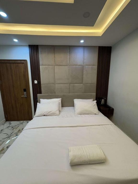 Gallery image of Nino Luxury Hotels in Sagwari