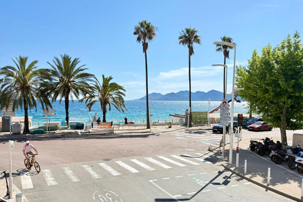 One-bedroom apt ideally located in front of the Midi beaches