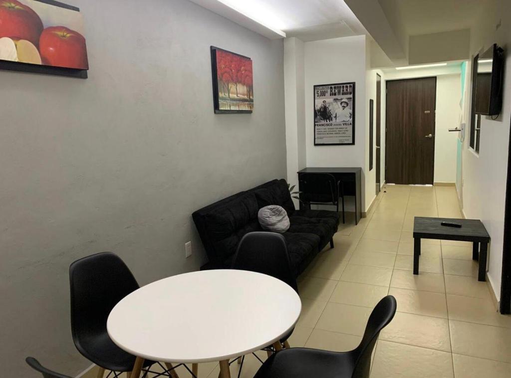 a living room with a table and a couch at STUDiOS RAYON in Morelia