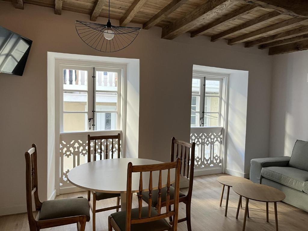 a living room with a table and chairs and a couch at Alcacer 4-1 in Puentedeume