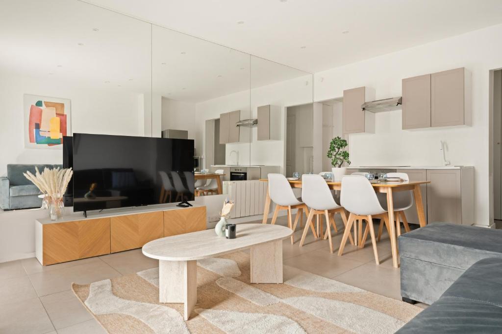 Duplex atypique Batignolles, proche Montmartre, métro à pied