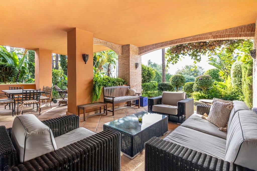 A 600m de la playa Los Monteros Jardín privado