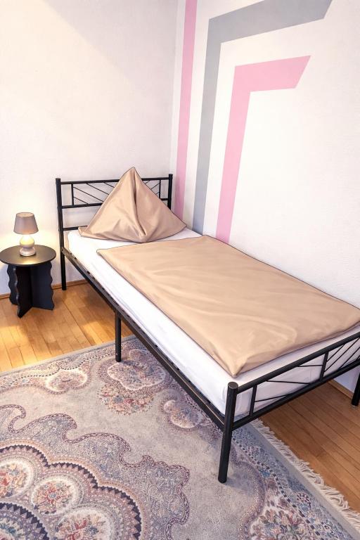a bed in a room with a rug at Ferienwohnung Aiubi in Attnang-Puchheim