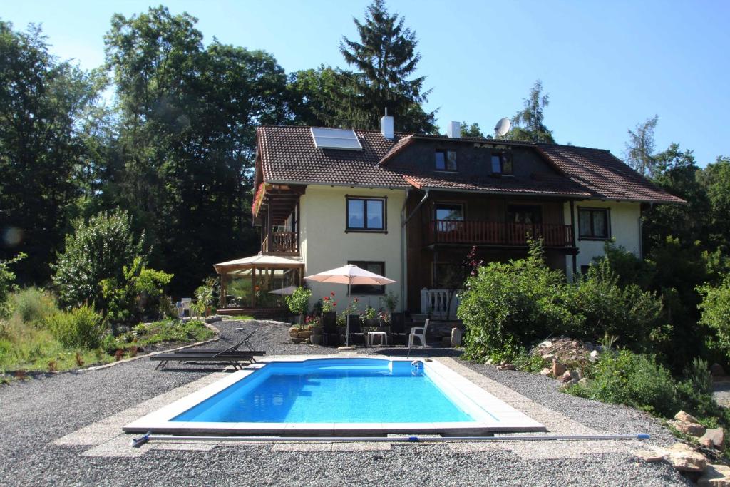 a house with a swimming pool in front of it at Altmarkblick in Erbenhausen