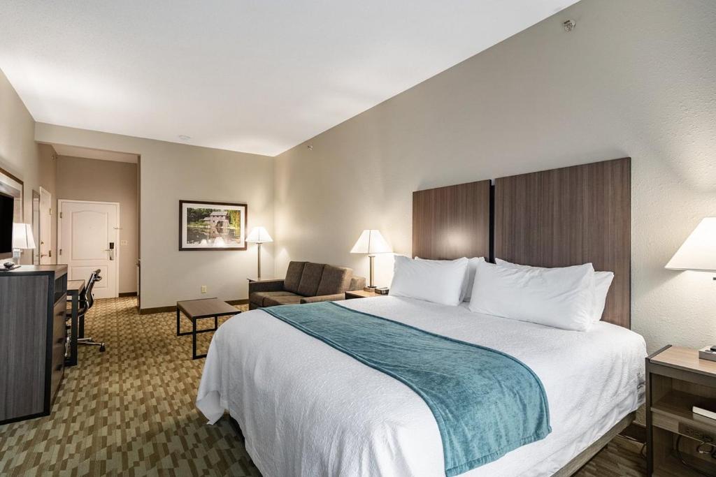 Riverview Inn & Suites, Ascend Hotel Collection - 