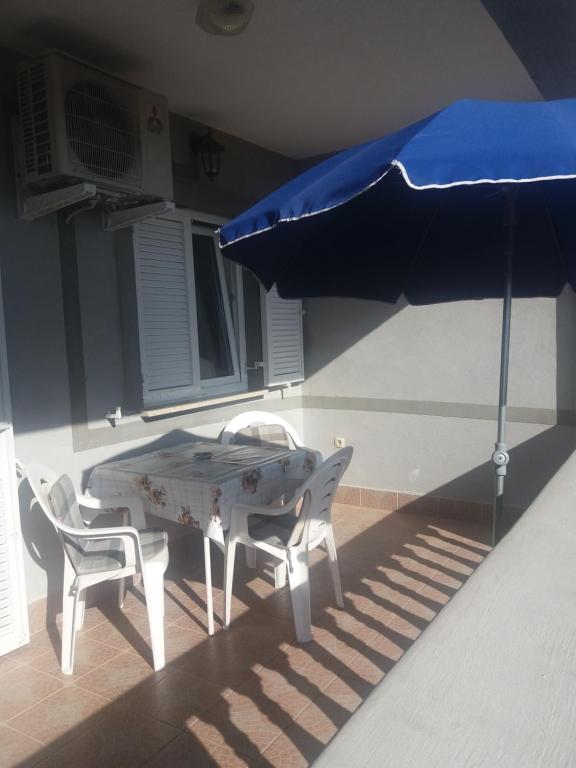 Patio alebo iná vonkajšia časť ubytovania Apartments Cajic