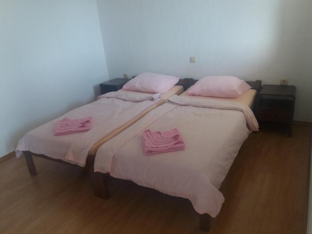 Posteľ alebo postele v izbe v ubytovaní Apartments Cajic
