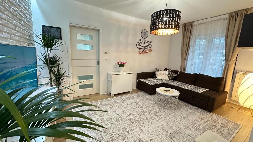 a living room with a couch and a table at Loft@Lounge in Grado-Pineta