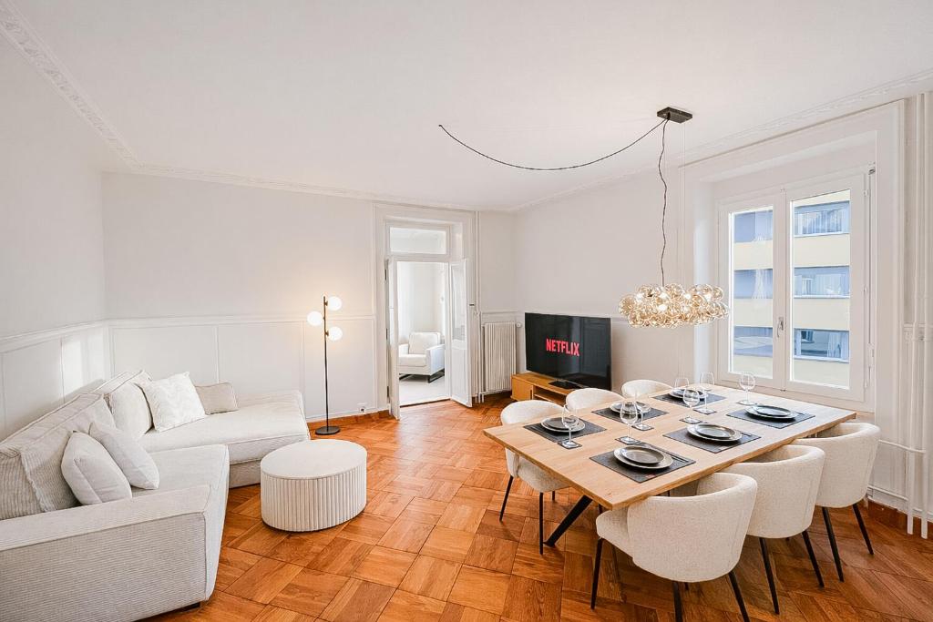 West Center 4 Bed Free Parking WiFi