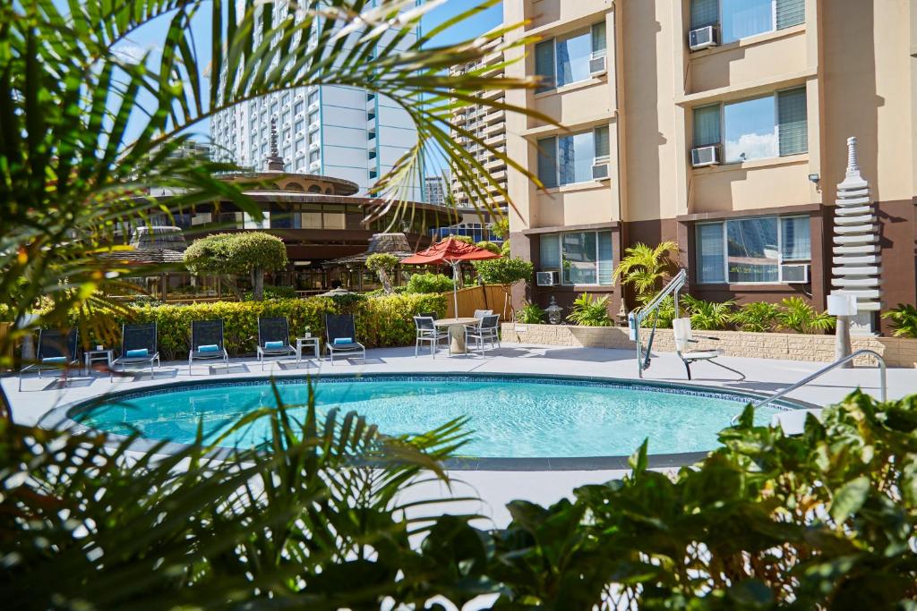 a swimming pool in front of a building at Pagoda Hotel in Honolulu