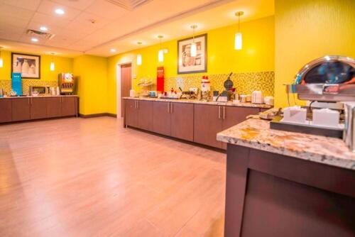 Hampton Inn & Suites La Porte, TX photo