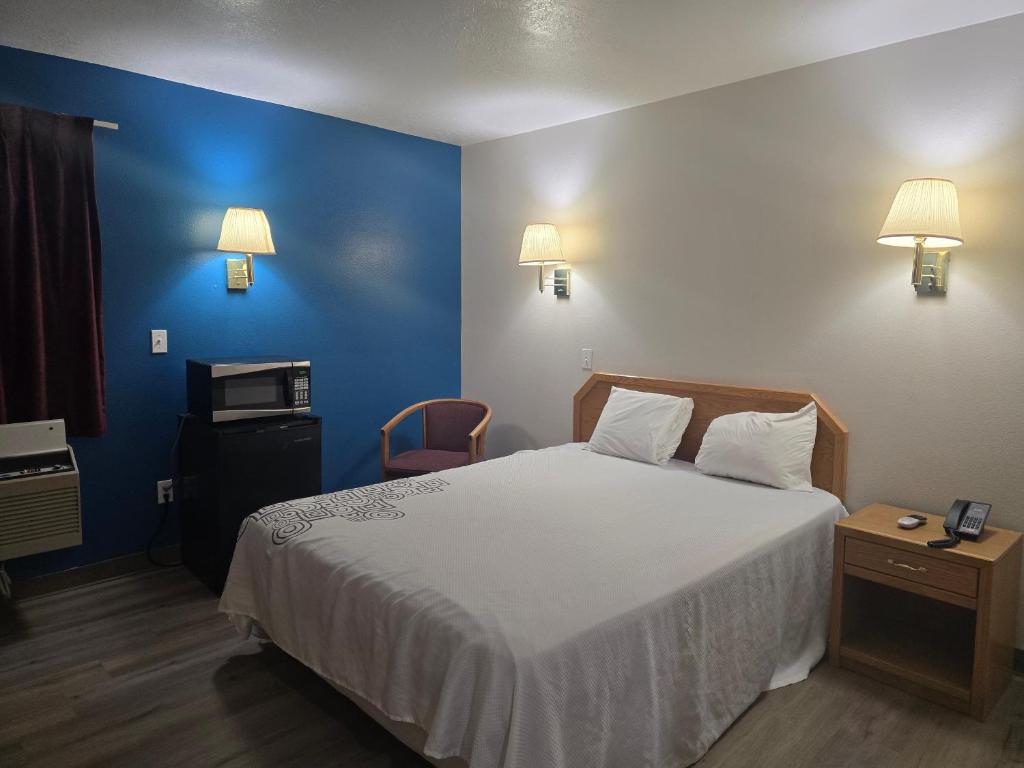Economy Inn & Suites photo