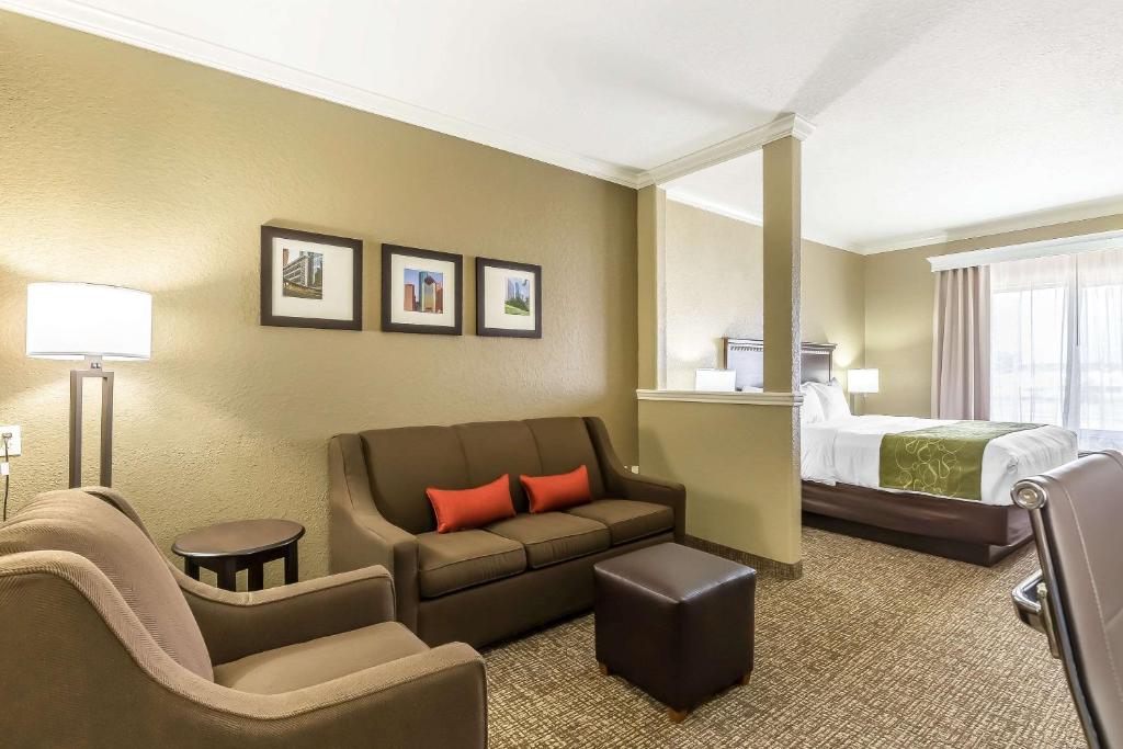 Comfort Suites Houston IAH Airport - Beltway 8 - Suite Con Cama Extragrande - No Fumadores