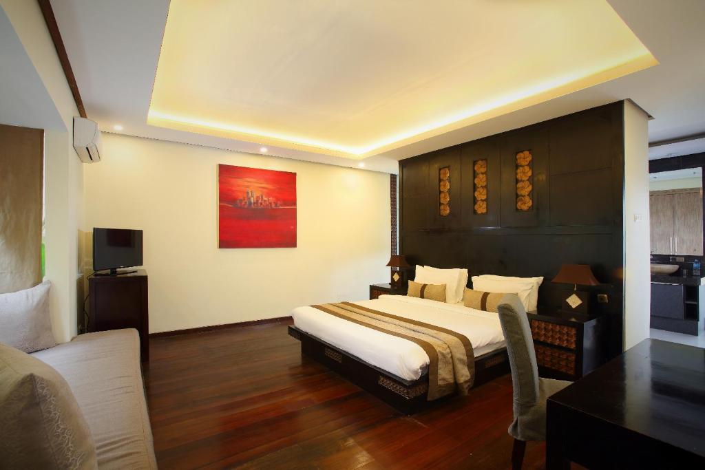 a hotel room with a bed and a table at Lalasa Villas Canggu in Canggu