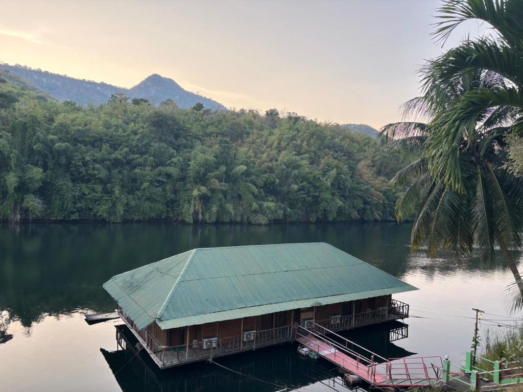 a building in the middle of a lake at แพจิตรธาดาธารน้ำ in Tha Kradan