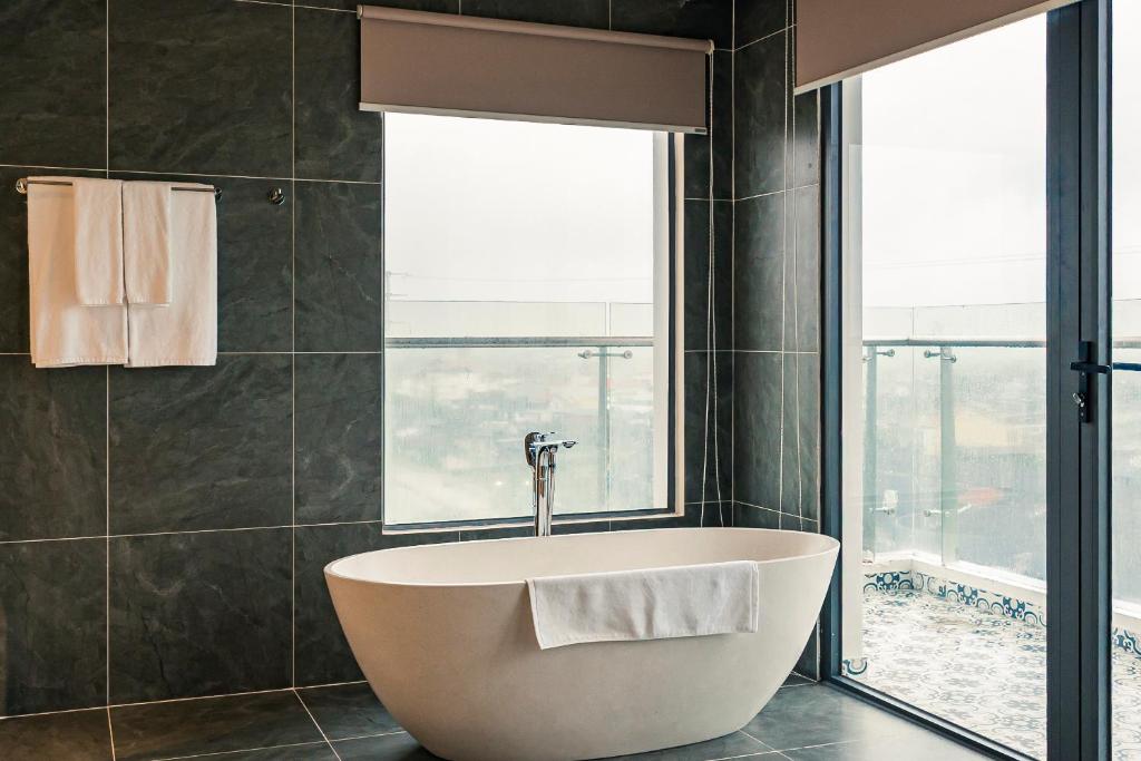Suite Có Ban Công + Xe Đưa Đón Miễn Phí Đến Trung Tâm Thành Phố