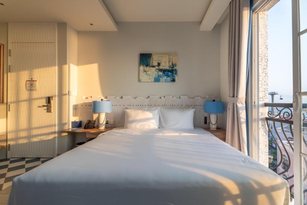 Five-Bedroom Premium Apartment