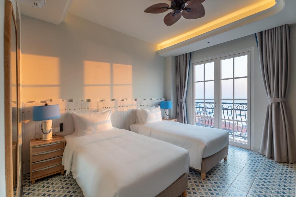 Căn hộ 2 Phòng ngủ có Ban công và Nhìn ra Biển