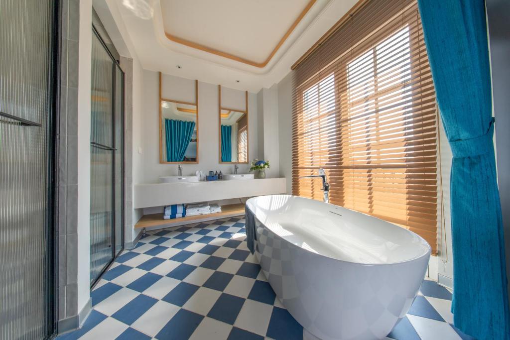 Suite Có Giường Cỡ King Nhìn Ra Biển