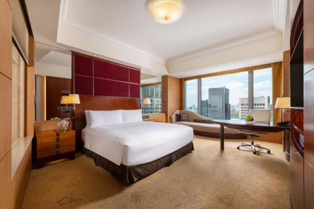  Deluxe Imperial Garden View King Room