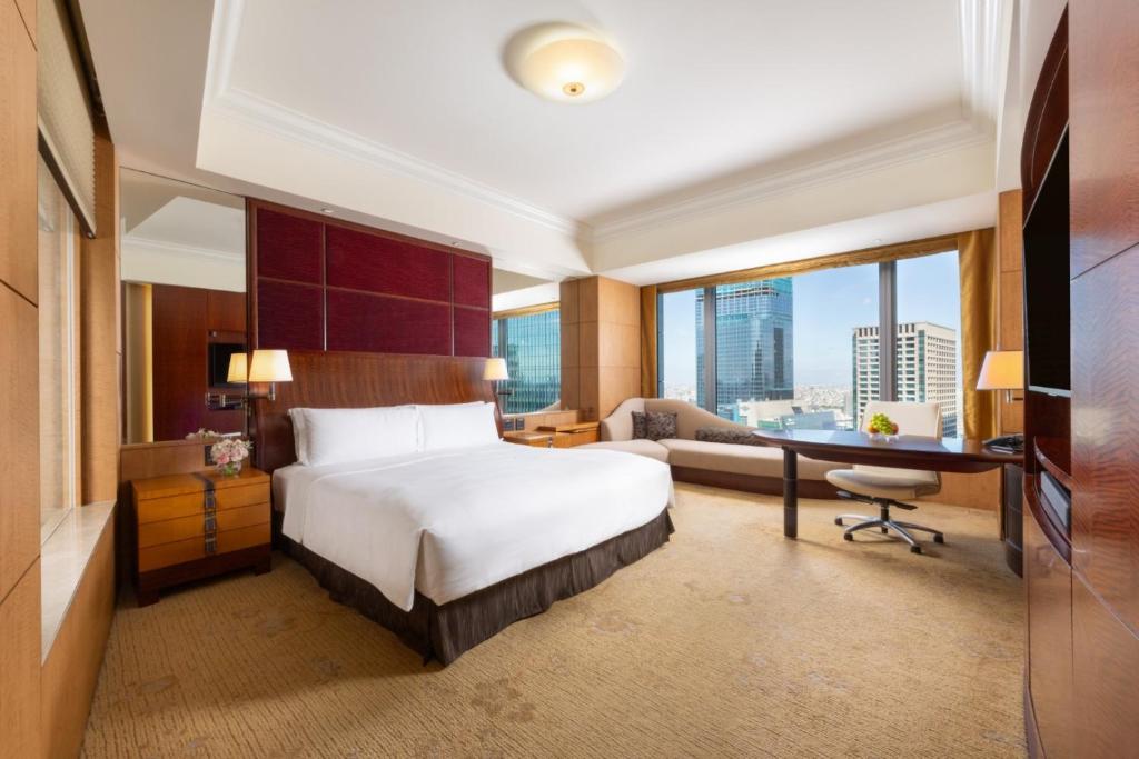a hotel room with a bed and a desk at Shangri-La Tokyo in Tokyo