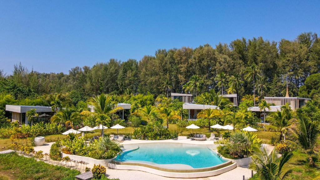 Luftaufnahme eines Resorts mit Swimmingpool in der Unterkunft Cape Pakarang Wow Wild Wellness Escapes in Khao Lak