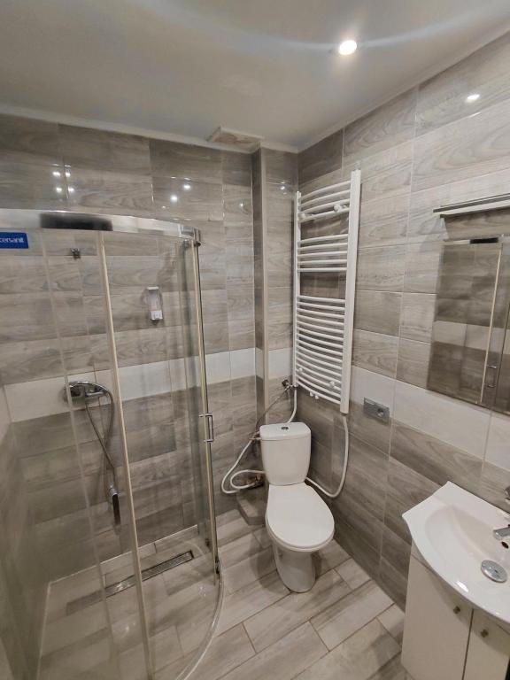 a bathroom with a shower and a toilet and a sink at Usługi Hotelarskie Jan in Ząbki