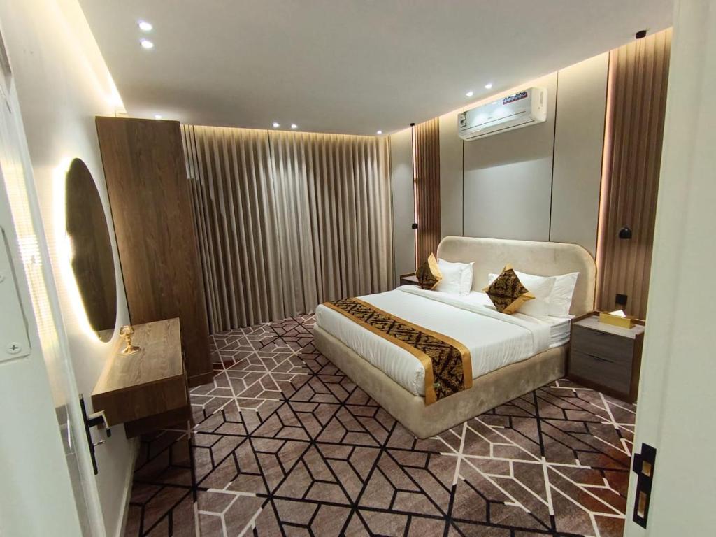 a hotel room with a bed in a room at لافيرا هاوس in Taif