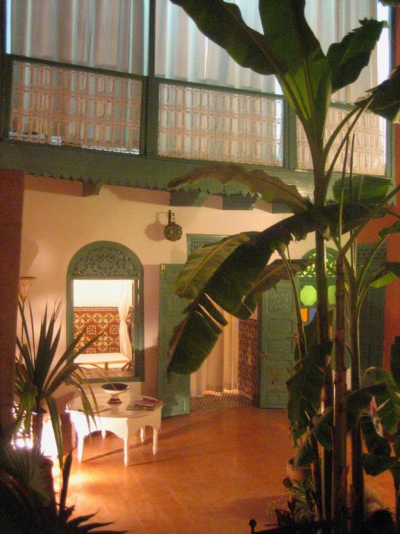 Un jardín fuera de Riad Dar Mchicha