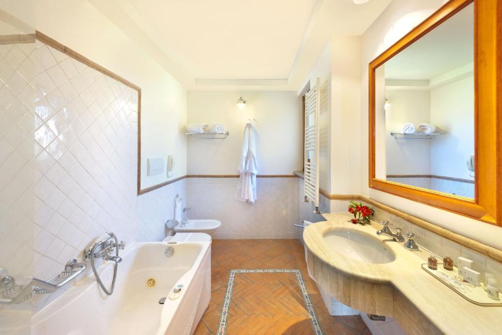Koupelna v ubytování Relais Il Canalicchio Country Resort & SPA