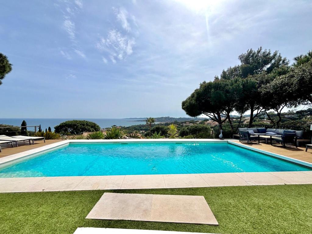a swimming pool with a view of the ocean at Villa Horizon Bleu in Sainte-Maxime