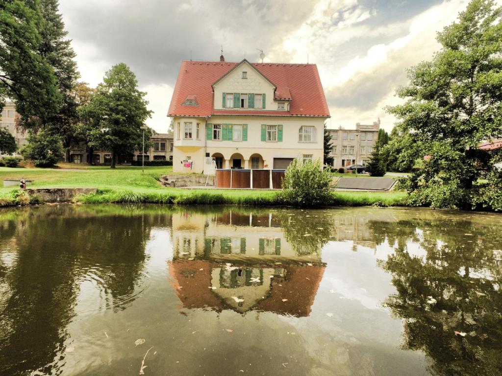 Widok na rzekę nieopodal tego pensjonatu