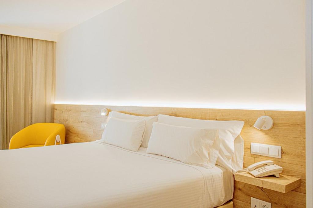 Num Hotel - Zimmer Mit Kingsize-Bett Und Balkon