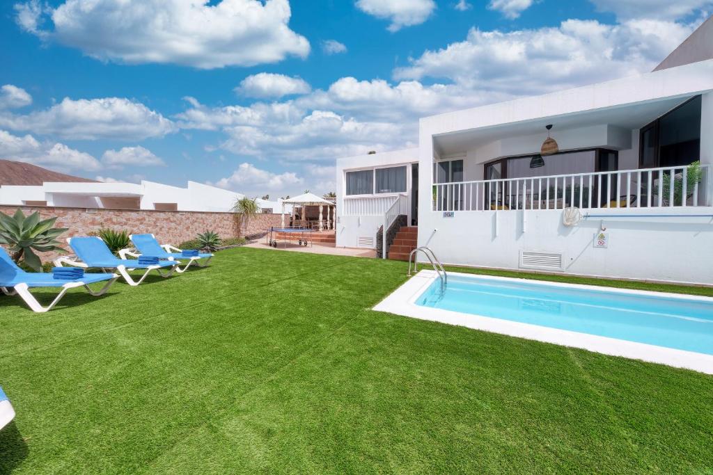Villa Maria - Pool, Ping pong and Billiard - 10min from the Beach By Lanzarote Vacation Homes