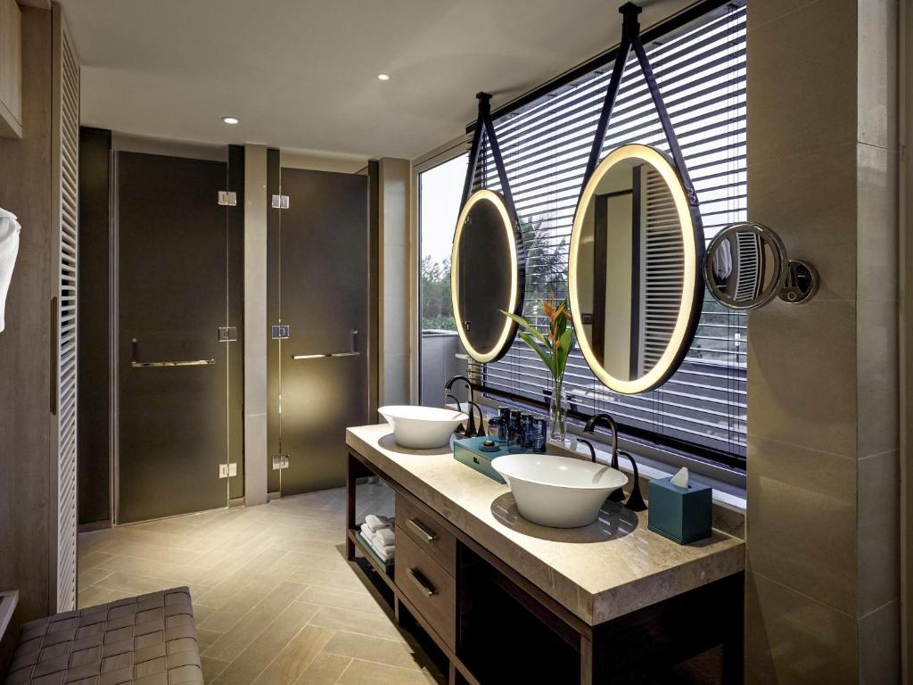 Cabana with King Bed and Pool Access - Executive Privilege Pass