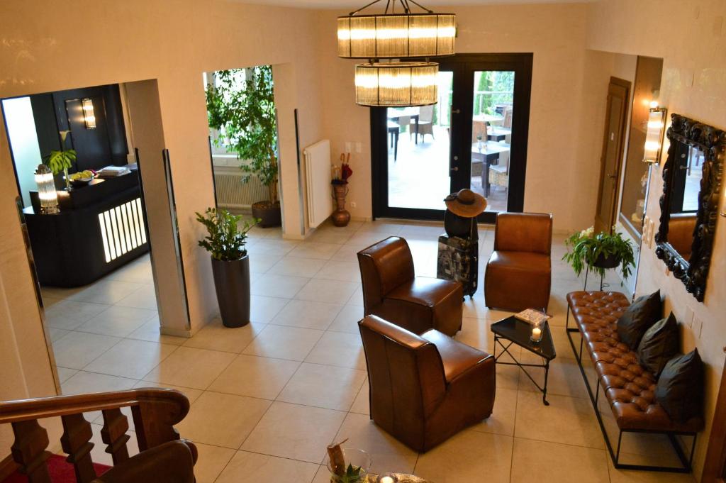 A seating area at Landidyll-Hotel Nudelbacher
