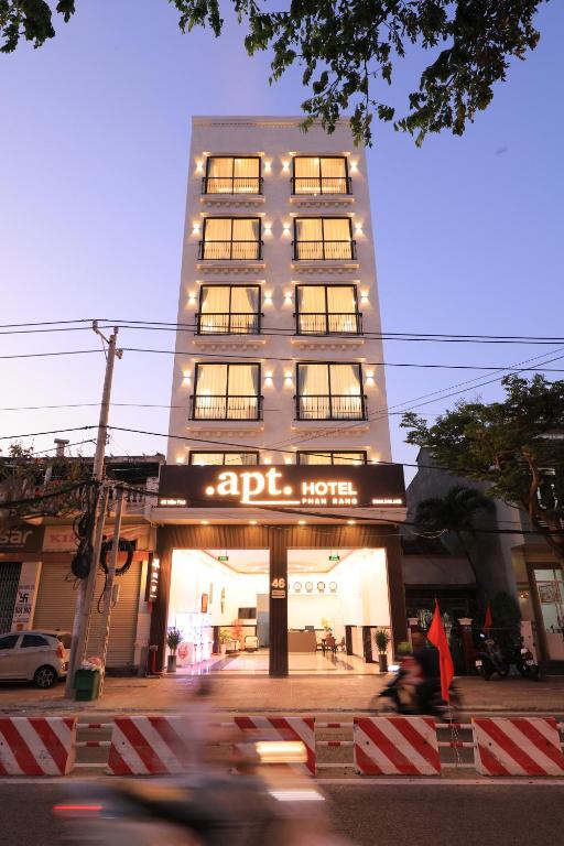 a building with a store on the side of a street at APT Hotel Phan Rang in Phan Rang–Tháp Chàm