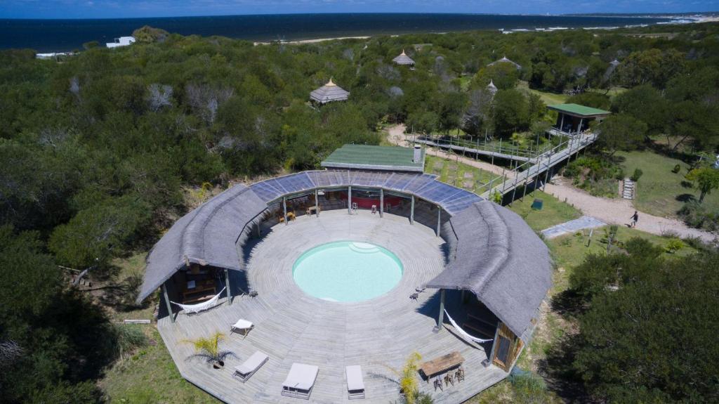 an overhead view of an amphitheater with a pool at Pueblo Barrancas in La Pedrera