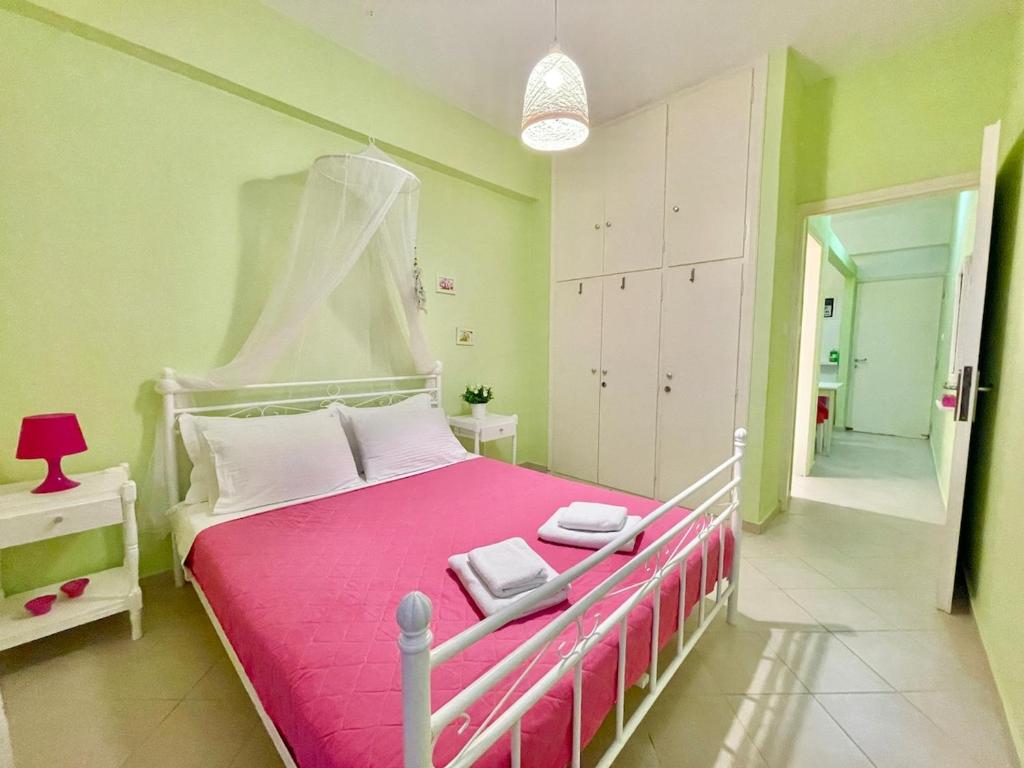 a bedroom with a pink bed with a pink blanket at ZEN, Oneiropagida, Aegina in Vathí
