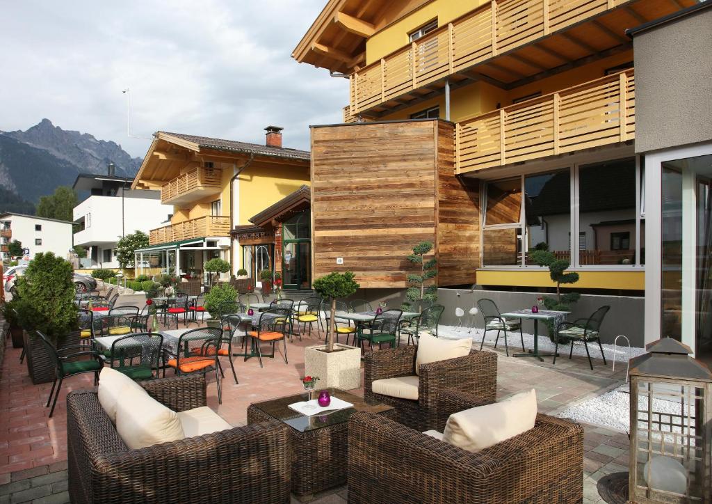Nespecifikovaný výhled na hory nebo výhled na hory při pohledu z hotelu