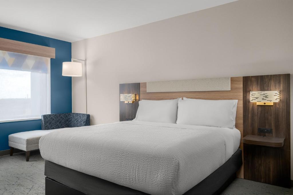 Holiday Inn Express & Suites DFW Airport Southwest - Euless by IHG photo