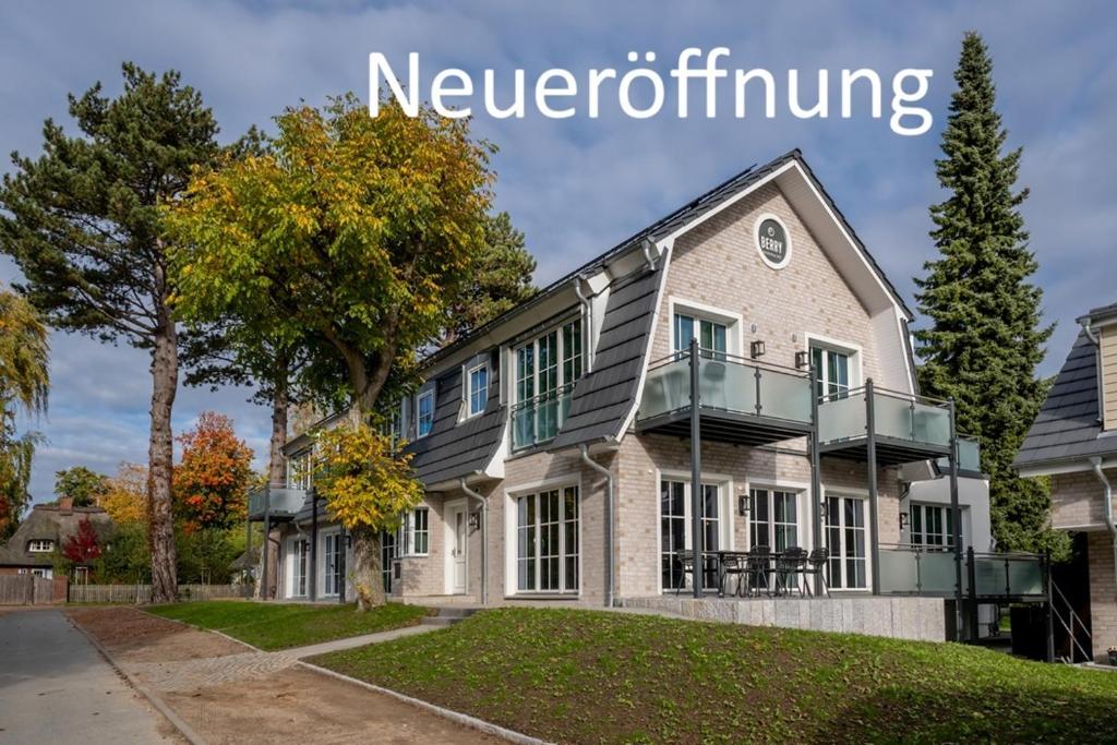 a house with a balcony on the side of it at Apartotel Berry Hohwacht in Hohwacht
