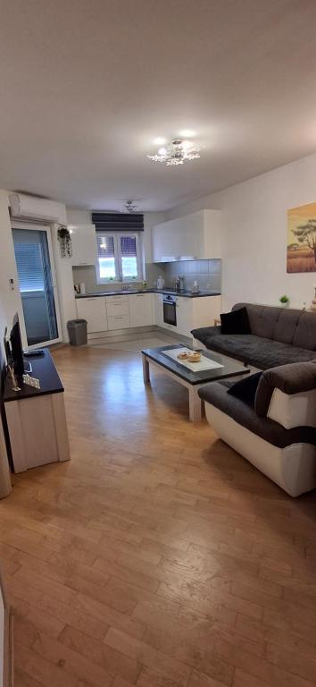 a large living room with a couch and a table at Apartman Omazić in Livno