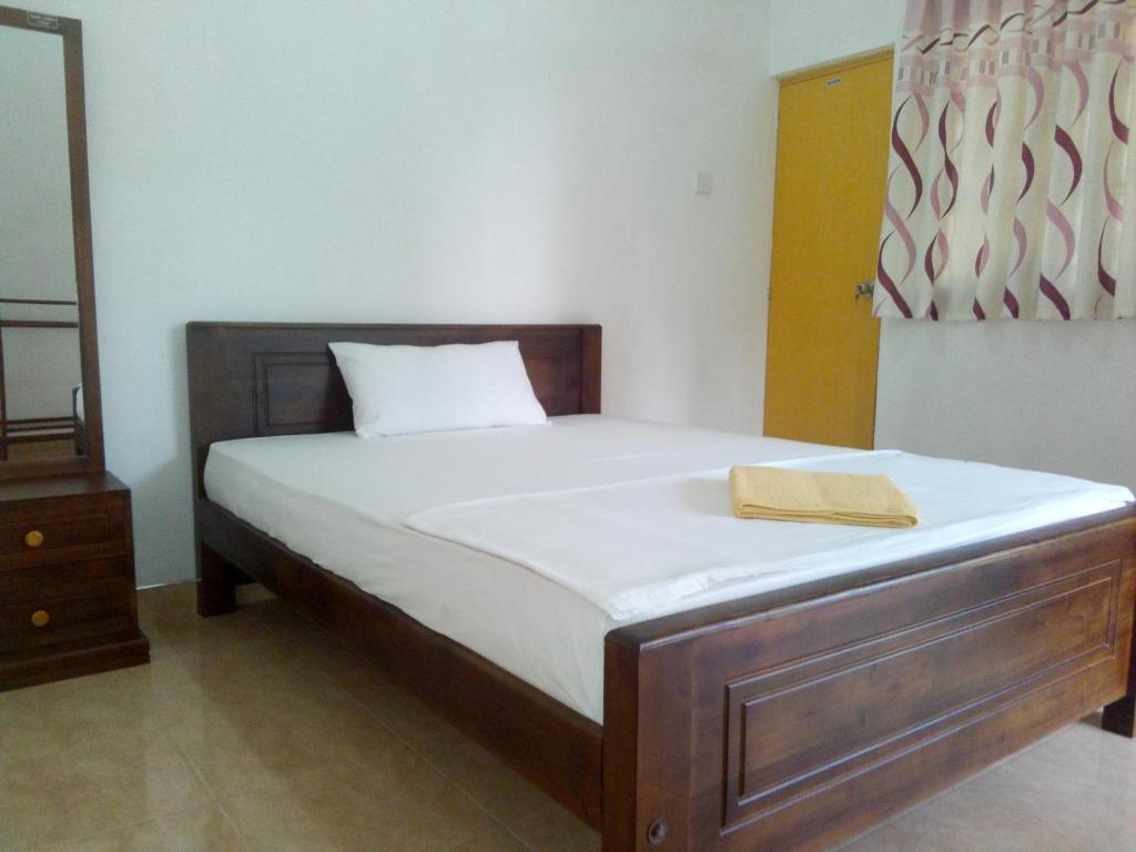 Postel nebo postele na pokoji v ubytování Diyawara Home Stay