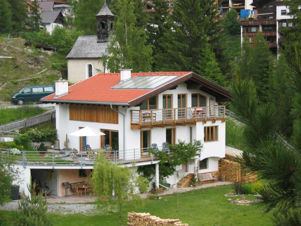 Budova, v ktorej sa apartmán nachádza