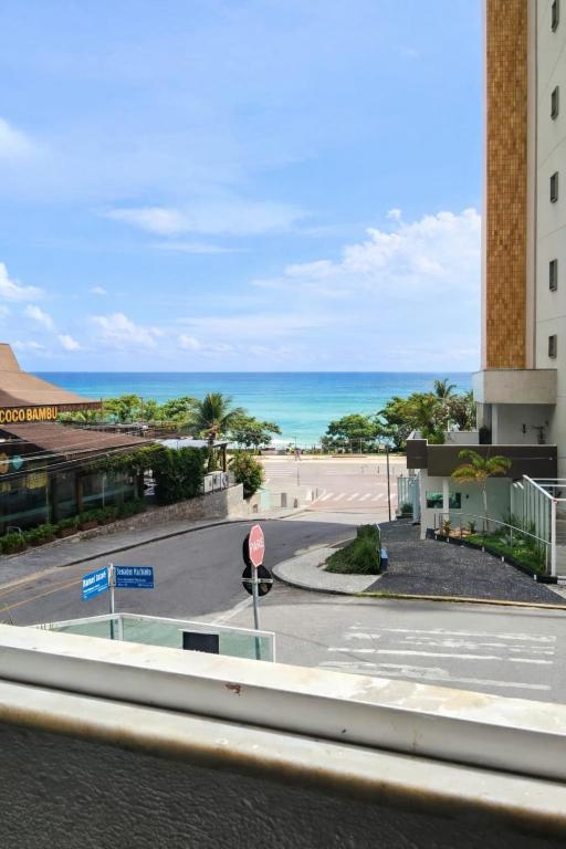an empty street with a stop sign and the ocean at Hotel Netuno Beach in Fortaleza